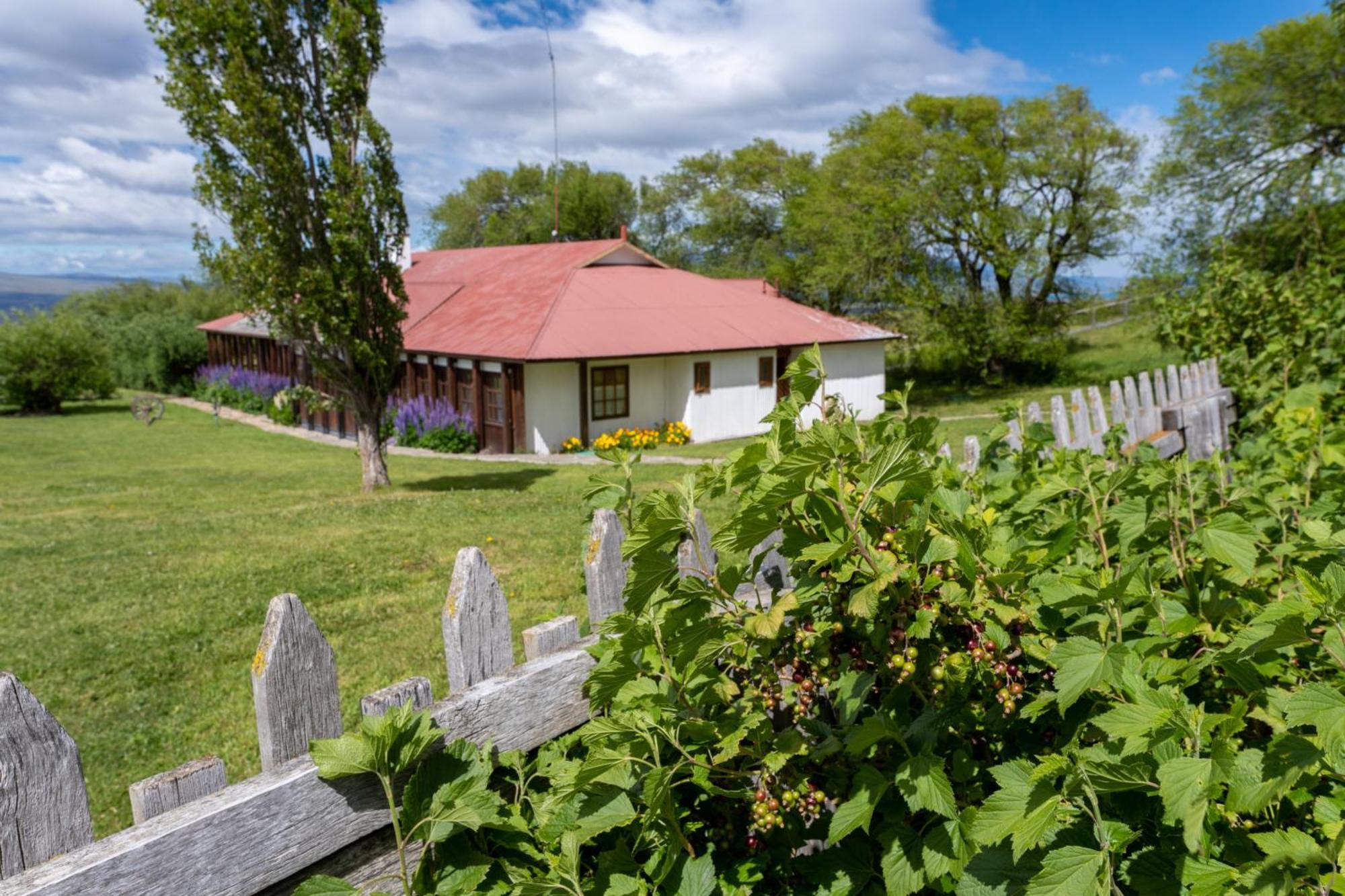 Estancia Cerro Guido Torres del Paine National Park Exterior photo